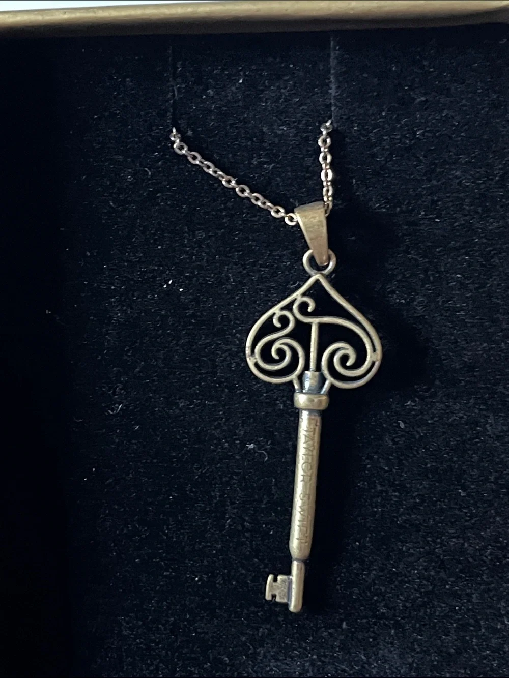 Taylor Swift Fearless Gold Key Pendant Necklace - Intricate Heart Bow Key